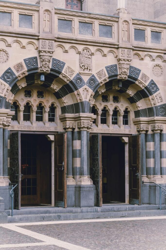 10-monumentos-da-arquitetura-sagrada-para-visitar-antes-e-morrer-imagem-corpo